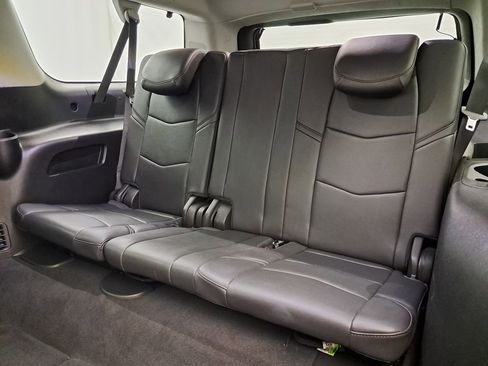 Used 2018 Cadillac Escalade ESV Luxury image 32