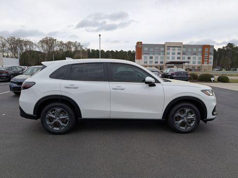 New 2026 Honda HR-V LX image 2