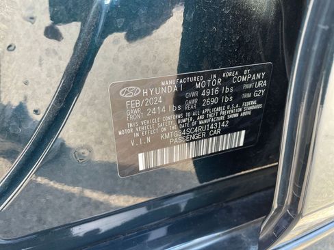 Used 2024 Genesis G70 2.5T image 29