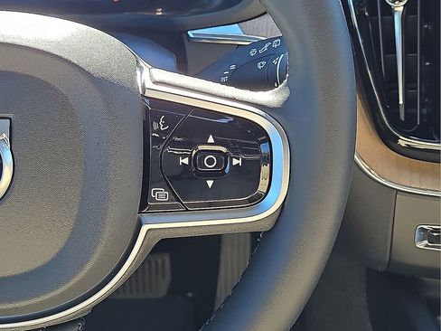 New 2026 Volvo XC60 B5 Plus w/ Protection Package Premier image 19