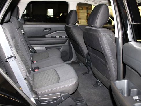 Used 2025 Nissan Pathfinder SV image 36