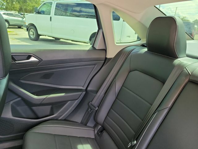 Used 2023 Volkswagen Jetta SE w/ Black Wheel Package FWD image 16