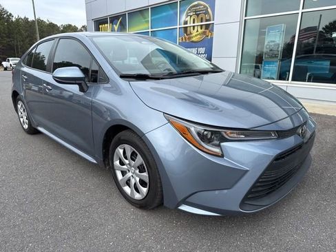 Used 2025 Toyota Corolla LE w/ Convenience Package image 1