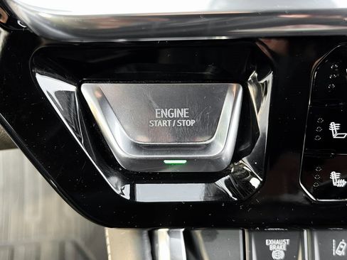 Used 2024 GMC Sierra 2500 Denali Ultimate image 11