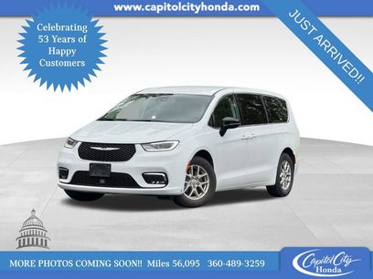 Used 2024 Chrysler Pacifica Touring-L