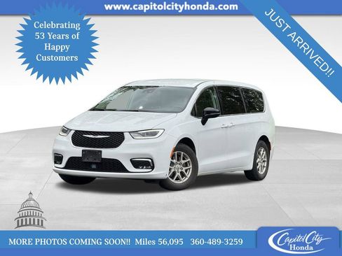 Used 2024 Chrysler Pacifica Touring-L FWD image 1