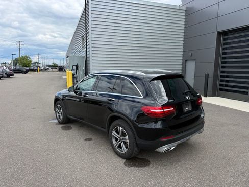 Used 2019 Mercedes-Benz GLC 300 4MATIC image 3