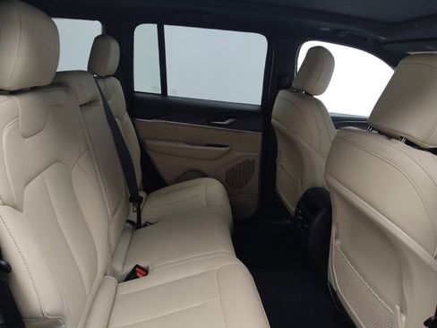 Used 2023 Jeep Grand Cherokee Limited AWD/4WD image 19