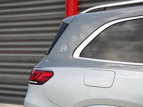 Used 2023 Mercedes-Benz Maybach GLS 600 4MATIC image 5