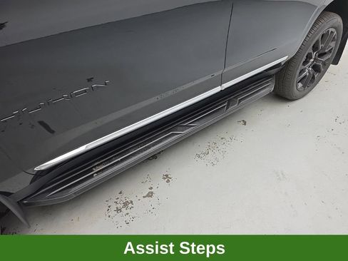 Used 2023 GMC Yukon SLT AWD/4WD image 53