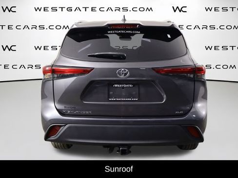 Used 2023 Toyota Highlander XLE FWD image 4
