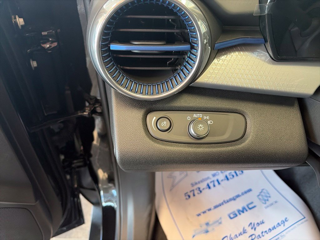 New 2026 Chevrolet Trax LT w/ Midnight Edition FWD image 18