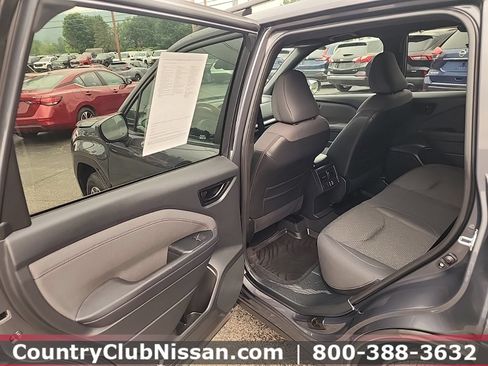 Used 2025 Subaru Forester Premium AWD/4WD image 24