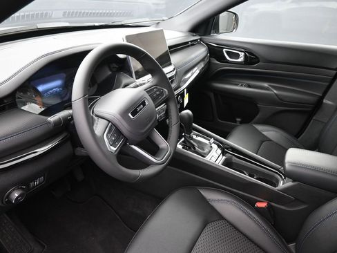 New 2026 Jeep Compass Latitude image 18