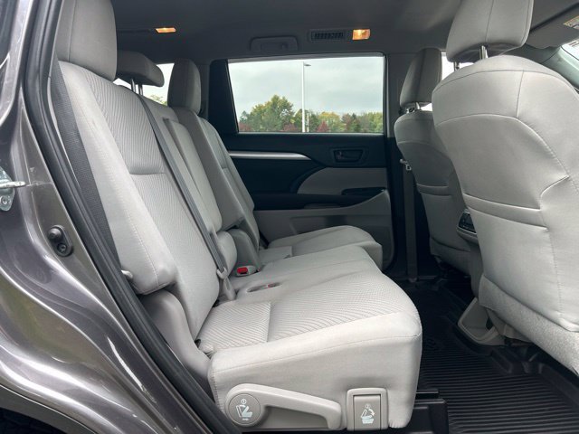 Used 2019 Toyota Highlander LE AWD/4WD image 27