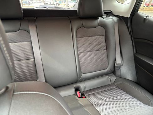 Used 2025 Chevrolet Trax LT image 32