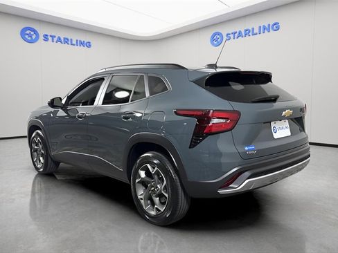 Certified 2025 Chevrolet Trax LT w/ Driver Confidence Package image 5