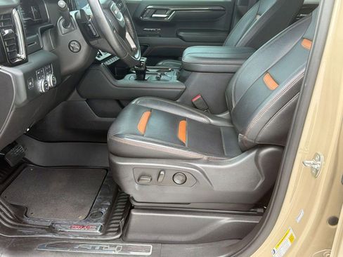Used 2023 GMC Sierra 1500 AT4 w/ AT4 Premium Package AWD/4WD image 5