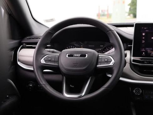 Used 2025 Jeep Compass Limited AWD/4WD image 25