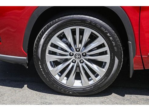 Used 2026 Toyota Highlander Platinum AWD/4WD image 9