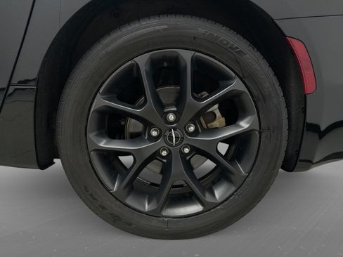 Used 2025 Chrysler Pacifica Limited FWD image 24