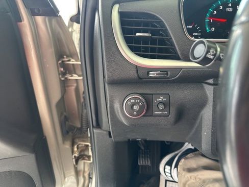 Used 2017 Chevrolet Traverse LT w/ Style and Technology Package image 13