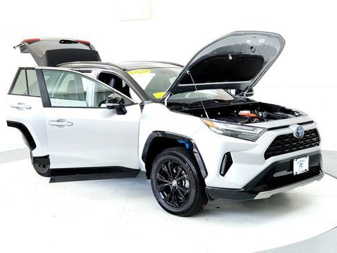 Used 2024 Toyota RAV4 XSE w/ Advanced Technology Package AWD/4WD image 12
