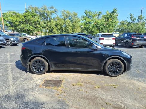 Used 2021 Tesla Model Y Long Range AWD/4WD image 2