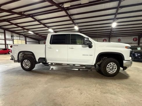 Used 2025 Chevrolet Silverado 2500 LT w/ Convenience Package AWD/4WD image 5