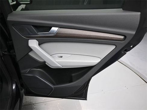 Used 2023 Audi Q5 2.0T Premium w/ Convenience Package image 34