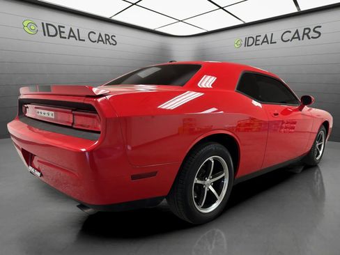 Used 2010 Dodge Challenger SE RWD image 5
