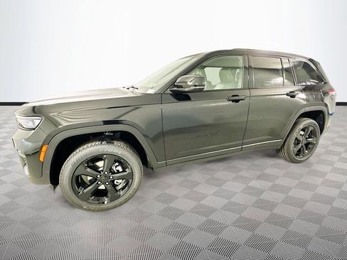 New 2025 Jeep Grand Cherokee Altitude image 23