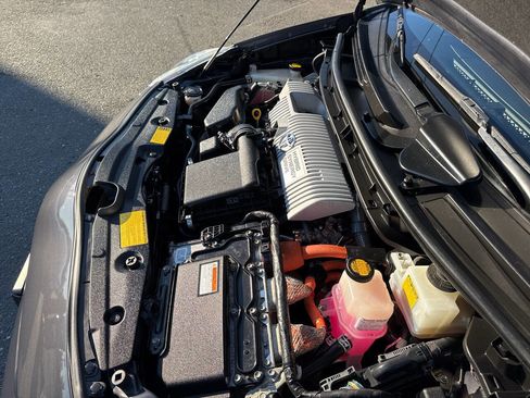 Used 2014 Toyota Prius Two image 12