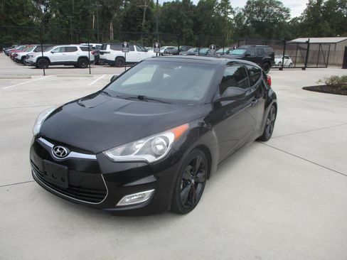 Used 2017 Hyundai Veloster Value Edition FWD image 22