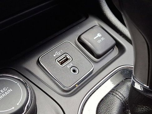 Certified 2019 Jeep Cherokee Limited image 30