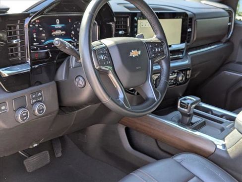 Used 2024 Chevrolet Silverado 1500 High Country image 9