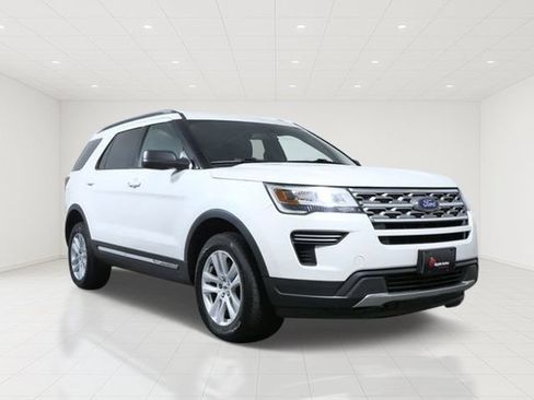 Used 2018 Ford Explorer XLT AWD/4WD image 1