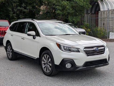 Used 2018 Subaru Outback 2.5i Touring AWD/4WD image 3