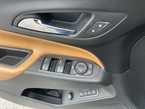 Used 2019 Chevrolet Equinox Premier image 13