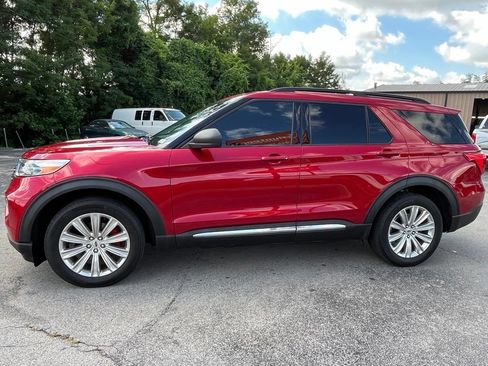 Used 2020 Ford Explorer XLT w/ Equipment Group 202A AWD/4WD image 4