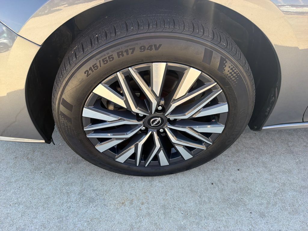 Used 2024 Nissan Altima 2.5 SV AWD/4WD image 27