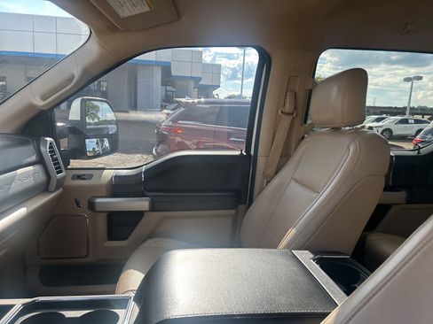 Used 2017 Ford F250 Lariat w/ Lariat Value Package AWD/4WD image 10