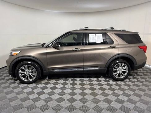 Used 2021 Ford Explorer Limited w/ Equipment Group 301A image 3