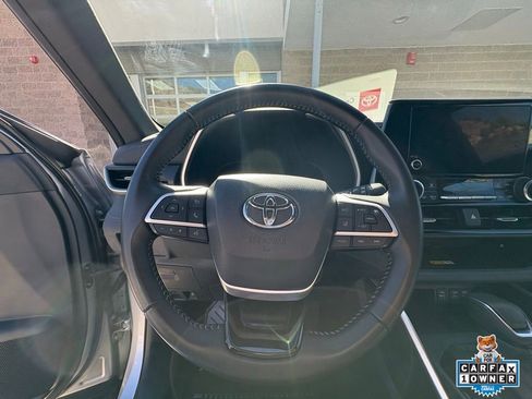 Certified 2025 Toyota Highlander XSE image 2