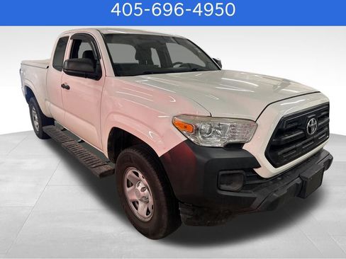 Used 2017 Toyota Tacoma SR image 2