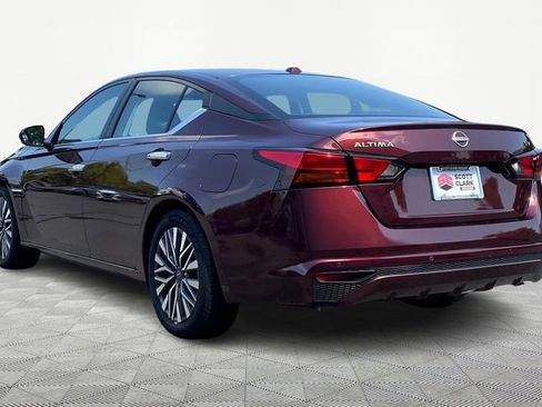 Used 2024 Nissan Altima 2.5 SV image 4