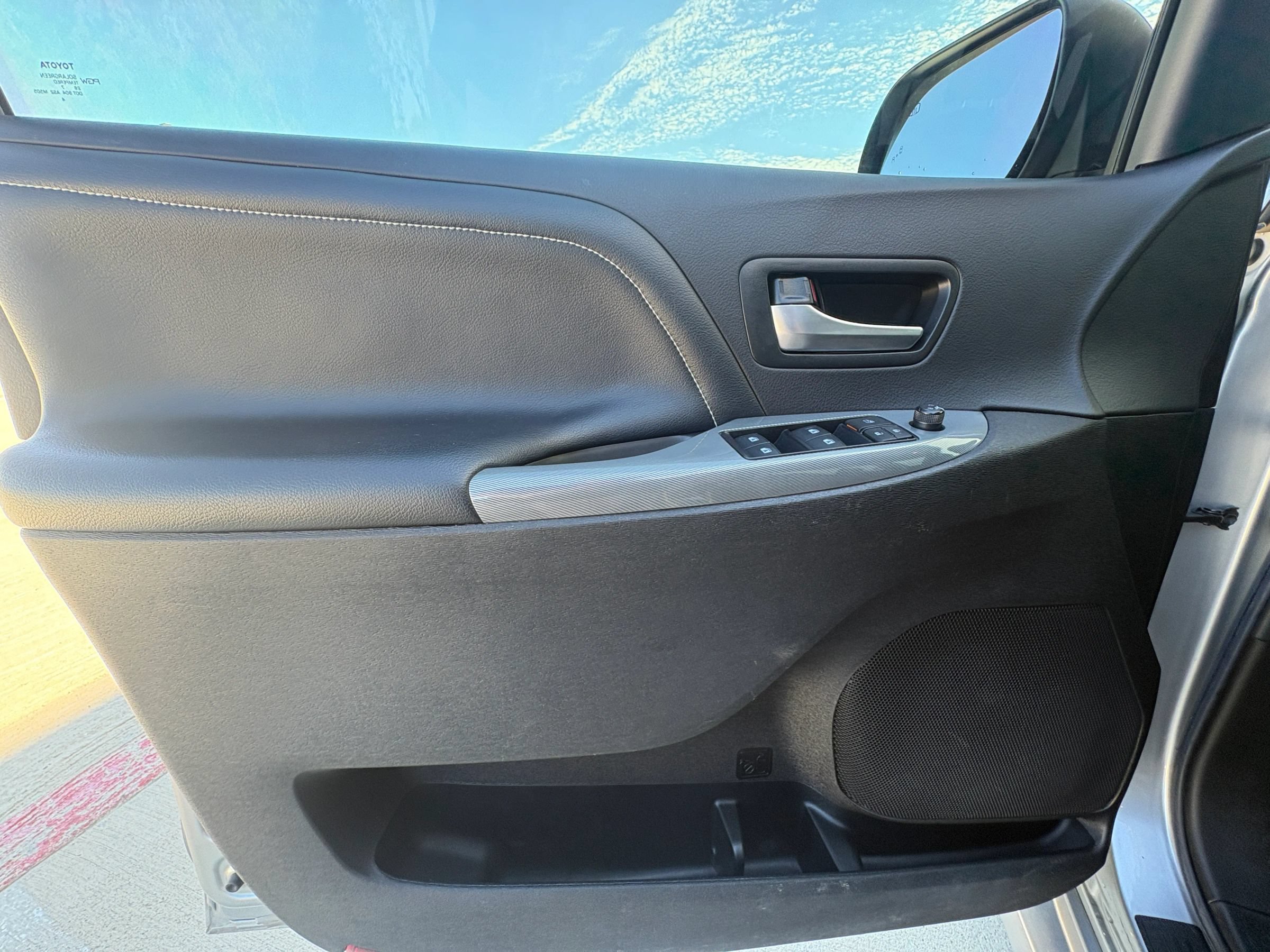 Used 2017 Toyota Sienna SE Premium FWD image 26