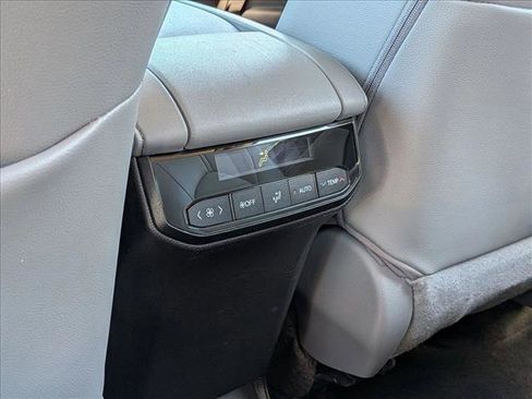 Used 2023 Toyota Highlander XLE image 18