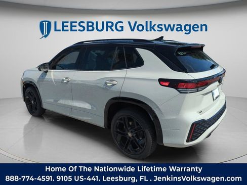 Certified 2025 Volkswagen Tiguan SE R-Line image 9