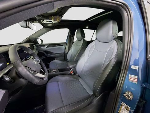 New 2026 Volkswagen Tiguan SE R-Line FWD image 11